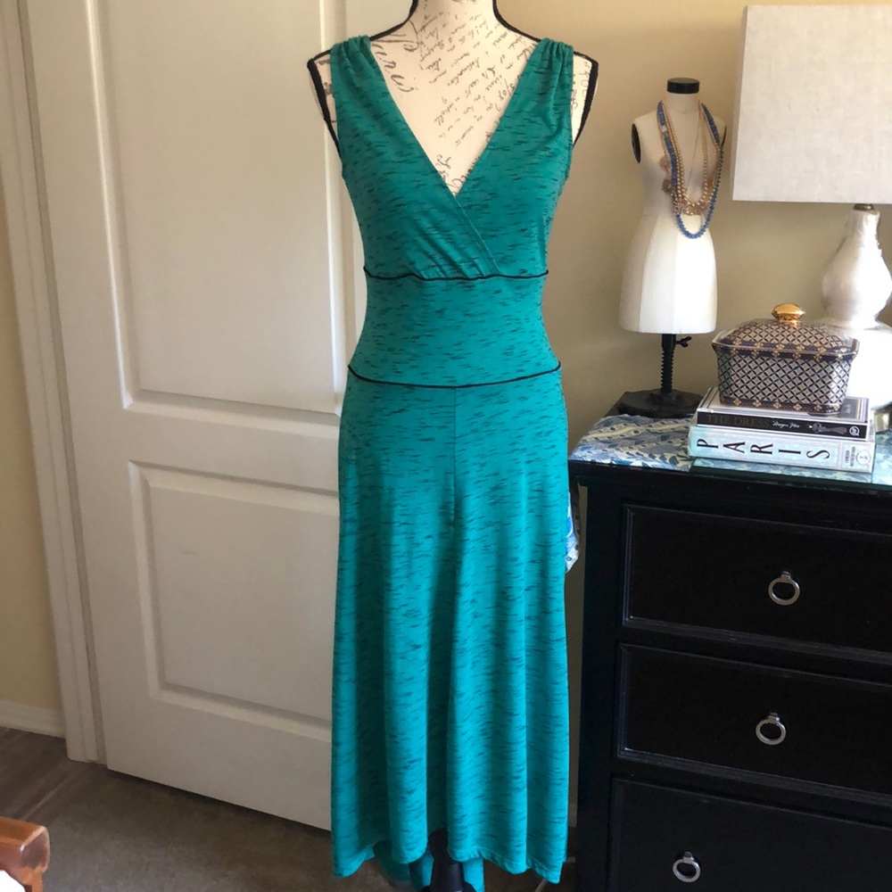 Signature Collection by Avon Plunge Maxi Dress